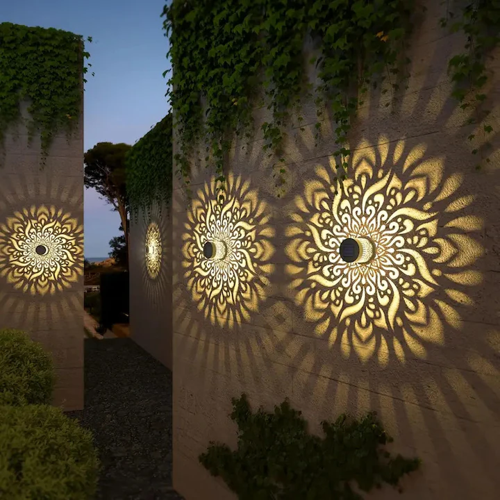 Lampa Solara de Perete cu Design Mandala Floare | Metal | LED | Decor Exterior pentru Gradina, Curte si Terasa