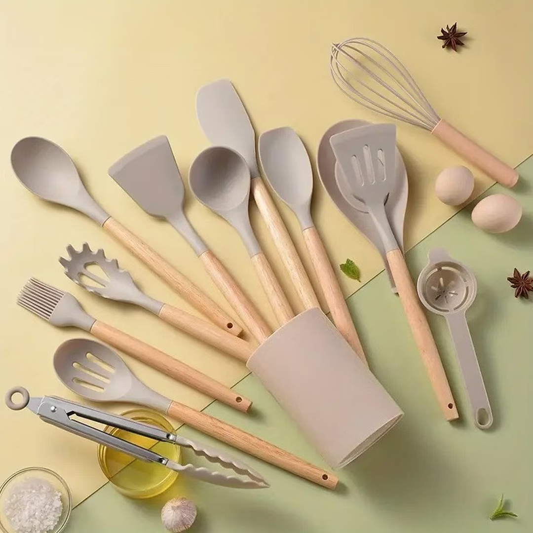 Set Ustensile Bucatarie Silicon 14 Piese | Maner Lemn | Compatibil Vase Non-Aderente | Diferite Culori