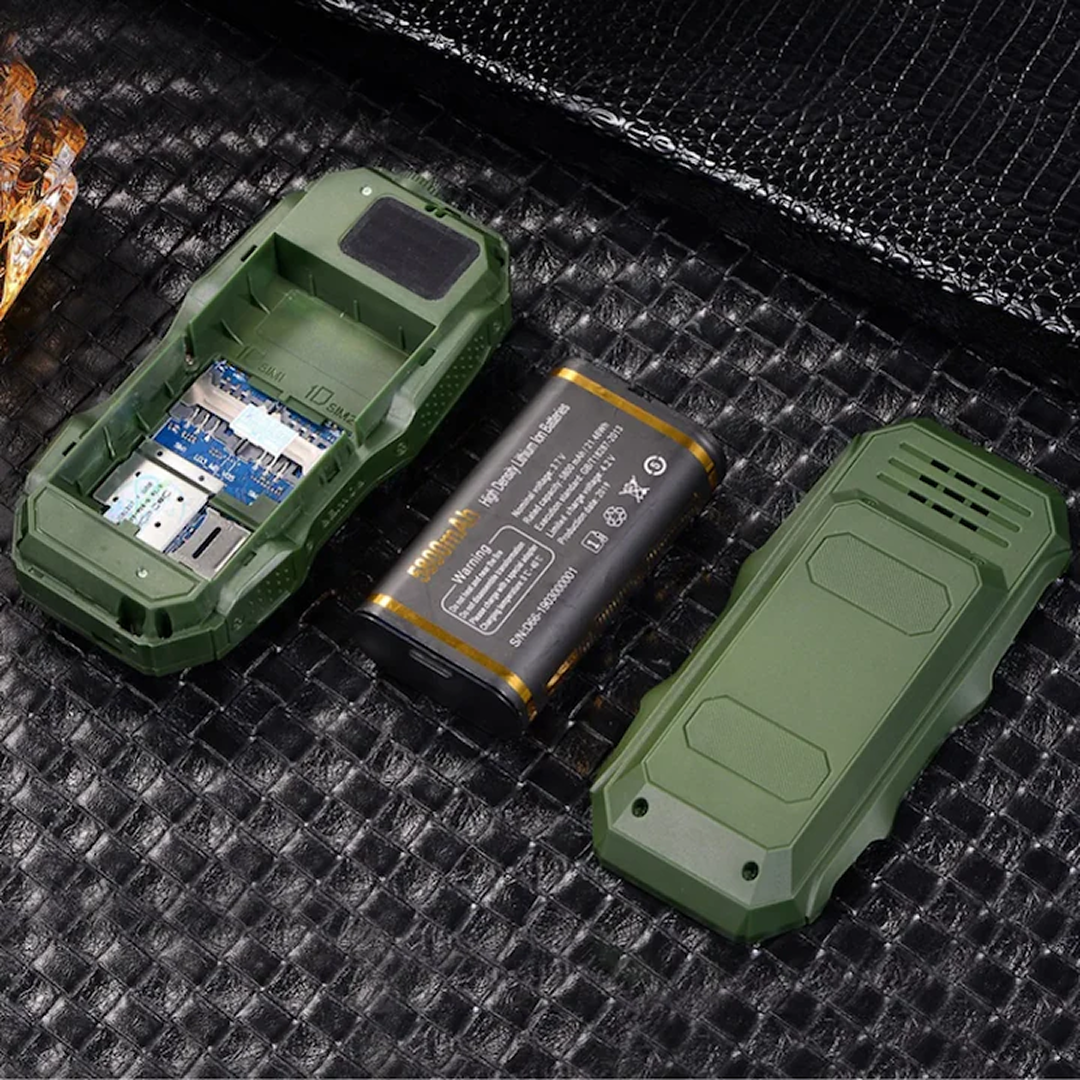 Telefon Militar Dual SIM | Carcasa Antisoc | Baterie 5800 mAh | Lanterna Puternica | Radio FM | 2G