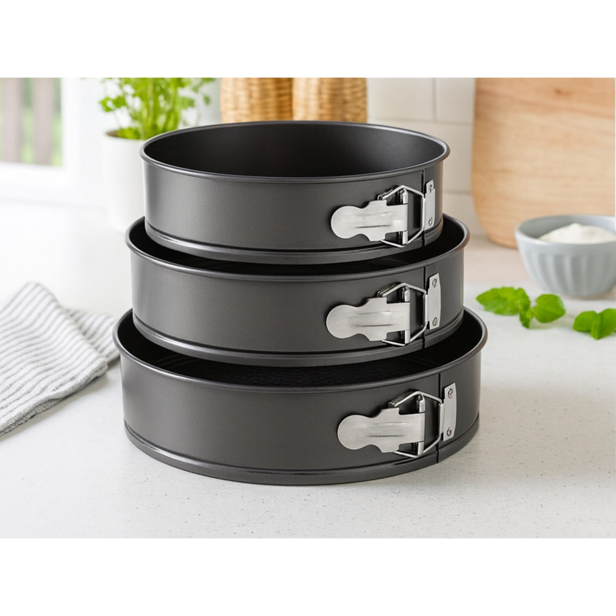 Set 3 Tavi Rotunde pentru Copt | Baza Detasabila | 24 / 26 / 28 cm | Negru | Pentru Torturi si Prajituri