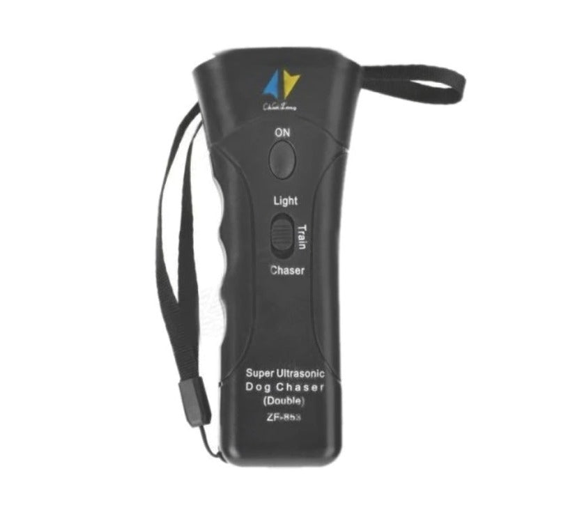 Aparat impotriva cainilor agresivi, cu lanterna si acumulator inclus